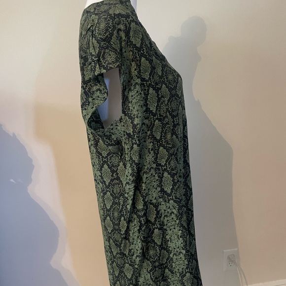 Green and black python print dress by Anthropologie - Picture 2 of 9